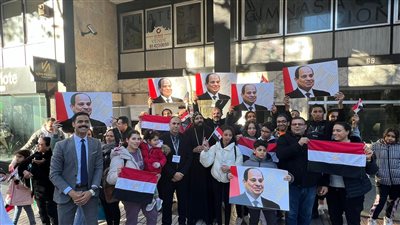 بالأغاني الوطنية، توافد المصريين على مقر الانتخابات الرئاسية لليوم الثاني في الأردن 