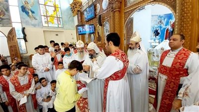 الأنبا أغناطيوس يرسم شمامسة جدد بإيبارشية المحلة الكبرى