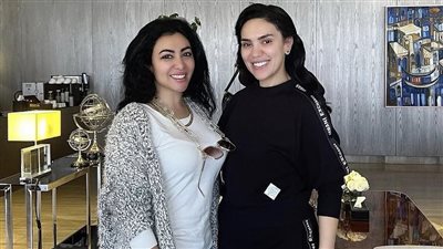 ميرهان حسين عن المطربة مي فاروق: بقوم أقف احتراما لصوتك