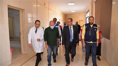 محافظ الإسماعيلية يطمئن على مصابي غزة بمستشفى حميات التل الكبير (صور) 