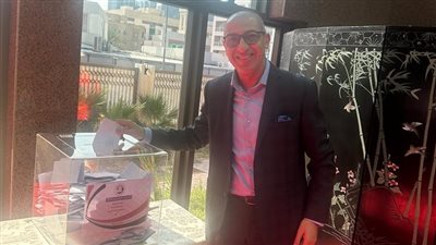 المتحدث باسم نادي القضاة السابق يدلي بصوته في الانتخابات الرئاسية بالخارج (صور)