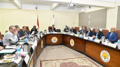 رئيس جامعة الوادي الجديد يوجه بترشيد الإنفاق في الطباعة