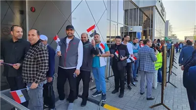 رئيس الجالية المصرية بالكويت: المصريون مصطفون أمام المقار الانتخابية للإدلاء بأصواتهم (فيديو)