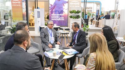 اقتصادية قناة السويس توقع مذكرة تفاهم لتموين السفن بالوقود الأخضر في شرق بورسعيد