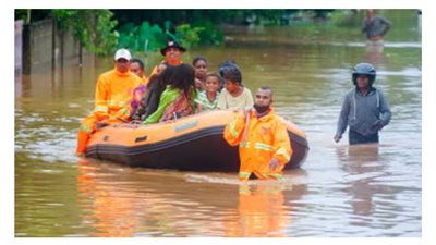 قتيل و11 مفقودًا في فيضانات بإندونيسيا