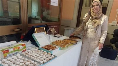 جدعنة المصريات، توزيع الكنافة والبسبوسة أمام اللجان الانتخابية في روما