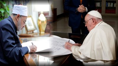 على هامش cop 28.. شيخ الأزهر وبابا الفاتيكان يوقعان على نداء الضمير من أجل المناخ.. الإمام الأكبر يؤكد: لو استمر العدوان على غزة فلن يتبقى لنا بيئة نحافظ عليها