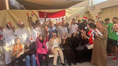 بالمزمار والطبل البلدي، احتفالات للجالية المصرية فى الإمارات بالانتخابات الرئاسية (فيديو)