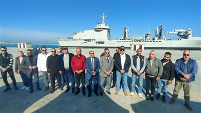 محافظ شمال سيناء يستقبل سفينة طبية إيطالية في ميناء العريش البحري 