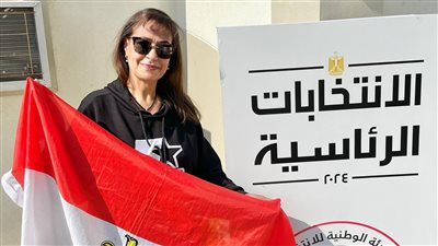 اليوم الأخير للانتخابات الرئاسية في الخارج.. طوابير فى دبي.. زي فرعوني في فرنسا.. والمصريات يوزعن الحلوى أمام اللجان فى روما (صور)