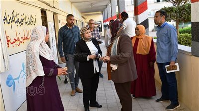 سكرتير عام محافظة أسوان تتفقد تجهيز 12 لجنة انتخابات رئاسية (صور)