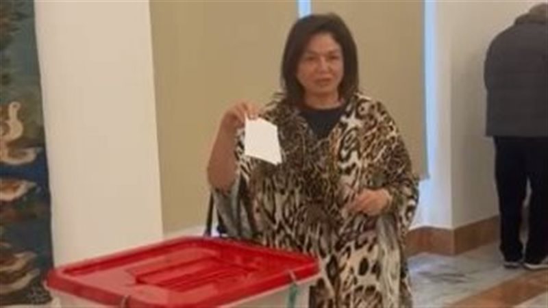 الفنانة الهام شاهين،