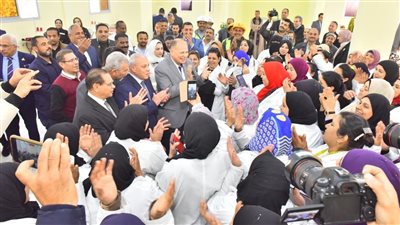 رئيس هيئة تنمية الصعيد يفتتح المجمع الصناعي الحرفي بشامية أسيوط 