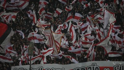 رسالة جماهير الزمالك للاعبين قبل انطلاق مباراة سوار الغيني (فيديو)