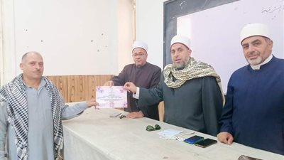 تكريم مدير إدارة بلبيس الأزهرية وشيخ معهد وعامل النوبتجية بالشرقية 
