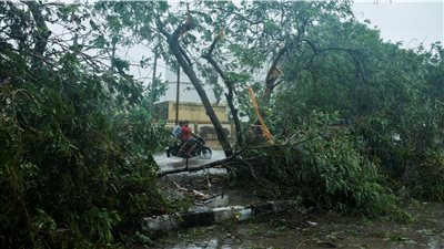  الهند تغلق المؤسسات وتجلي الآلاف تزامنا مع اقتراب إعصار ميتشونج 