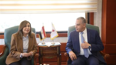 وزيرة الثقافة ومحافظ سوهاج يناقشان خطة عمل المشتركة