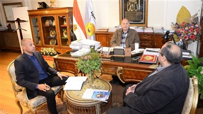 محافظ أسيوط يطمئن على توافر السلع الغذائية بالأسواق والجمعيات 