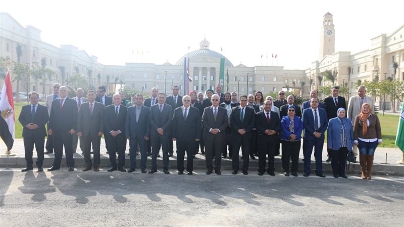 د.أيمن عاشور بمقر
