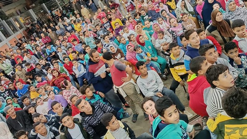 ينظم أمسيات الأسرة