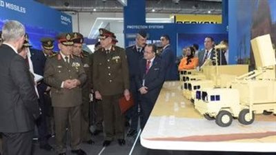 وزير الدفاع يلتقي عددًا من قادة الوفود العسكرية على هامش فعاليات 