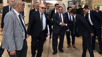 رئيس مصلحة الجمارك يغادر مطار القاهرة إلى إيطاليا لحضور اجتماعات لجنة السياسات (صور)