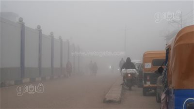 شبورة كثيفة تغطي طرق الإسماعيلية (فيديو وصور) 