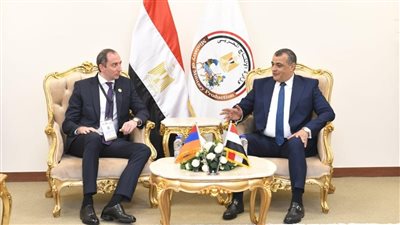 وزير الدولة للإنتاج الحربي يلتقي وزير صناعة التكنولوجيا الفائقة بدولة أرمينيا