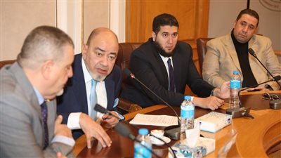 المستلزمات الطبية: 2 مليار دولار من البنك المركزي للإفراج عن الشحنات المكدسة بالموانئ