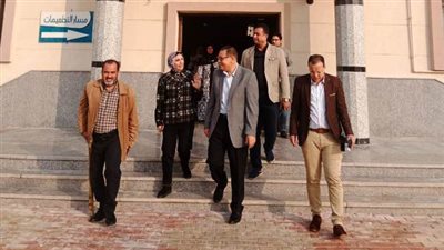 محافظ الشرقية يُفاجئ المنشآت الصحية والتعليمية بمدينة العاشر بزيارة تفقدية