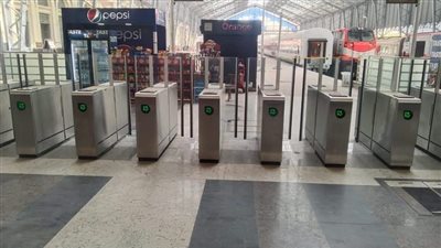 خطوات استخدام البوابات الإلكترونية لمحطات السكة الحديد (فيديو)