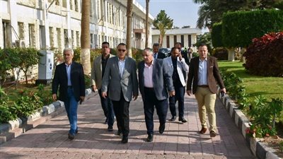 محافظ الشرقية يطمئن على المقار الانتخابية ببلبيس والعاشر 