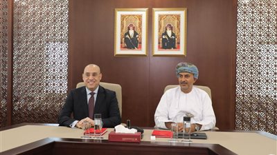  وزير الإسكان يلتقى رئيس الهيئة العامة للمناطق الاقتصادية العماني لبحث سبل التعاون