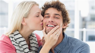 تفسير حلم القبلة في المنام وعلاقته بزيادة الجفاء وعدم الثقة بين الزوجين 