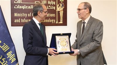 النيابة الإدارية في زيارة لوزير الاتصالات (صور)