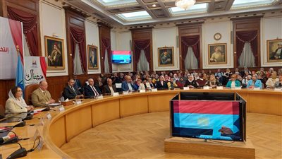 محافظ القاهرة: المرأة شريك فى رسم خارطة الطريق السياسية