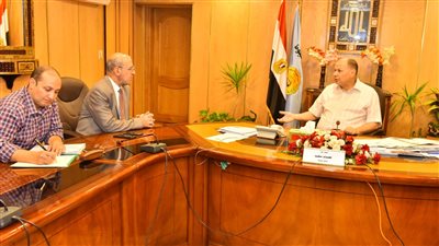 محافظ أسيوط يشدد على سرعة حل مشكلات الكهرباء