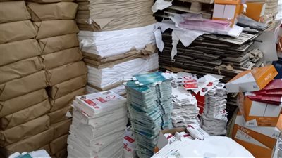 ضبط ألف نسخة كتاب خارجي وملخصات مصورة بدون تصريح داخل مطبعة بالدقهلية