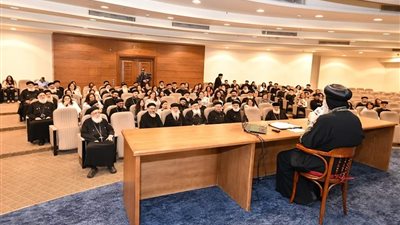 البابا تواضروس يلتقي كهنة كنائس مصر الجديدة ومدينة نصر