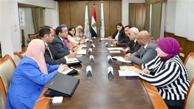 وزير التعليم يتسلم من رئيس التنظيم والإدارة نتيجة مسابقة 30 ألف معلم مساعد 