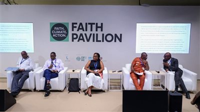 17 متحدثًا ضمن 5 جلسات حوارية في فعاليات اليوم الخامس لجناح الأديان في COP28 (صور)