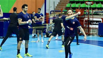 محاضرة فنية وتقسيمة قوية لـ«رجال يد الأهلي» استعدادًا للسوبر المصري