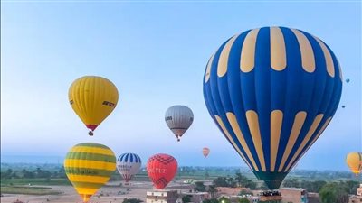 تحليق 32 رحلة بالون طائر في سماء الأقصر