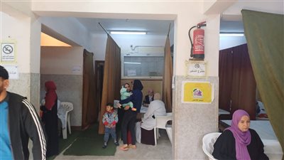 توقيع الكشف الطبي على 1762 حالة خلال قافلة بمركز سمالوط بالمنيا