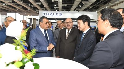 وزير الإنتاج الحربي يتفقد عددا من أجنحة الشركات العالمية في إيديكس 2023 