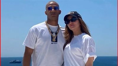 محمد رمضان يغازل زوجته في عيد زواجهما | فيديو