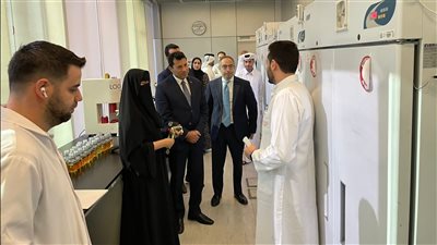 أشرف صبحي يتفقد معمل مكافحة المنشطات القطري