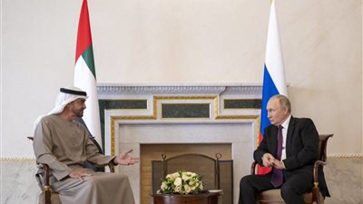 21 طلقة مدفعية وطائرات حربية ترافقه، استقبال حافل للرئيس الروسي في الإمارات (فيديو)