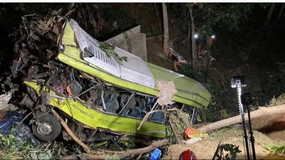 مصرع 17 شخصا في سقوط حافلة من أعلى الجبل بالفلبين