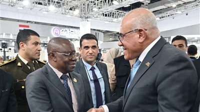 وزير دفاع أفريقيا الوسطى يشيد بمنتجات جناح العربية للتصنيع بمعرض إيدكس 2023 